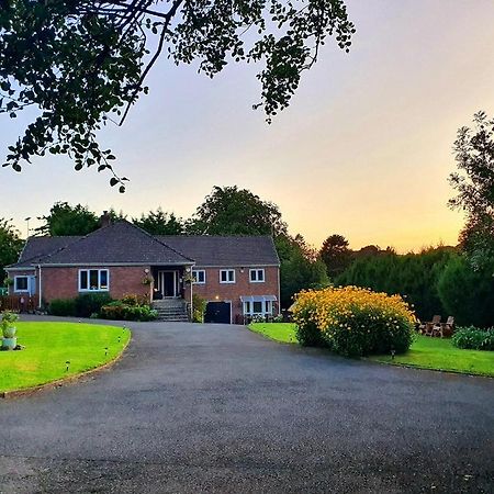 Idyllic 2 Bedroom Self-Contained Upsidedown Annexe Llandrindod Wells Exteriör bild