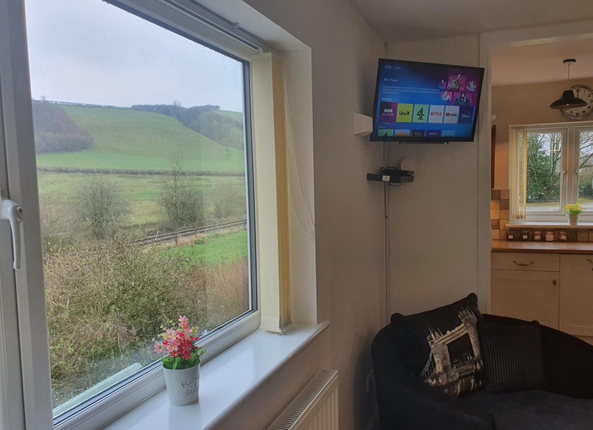 Idyllic 2 Bedroom Self-Contained Upsidedown Annexe Llandrindod Wells Exteriör bild