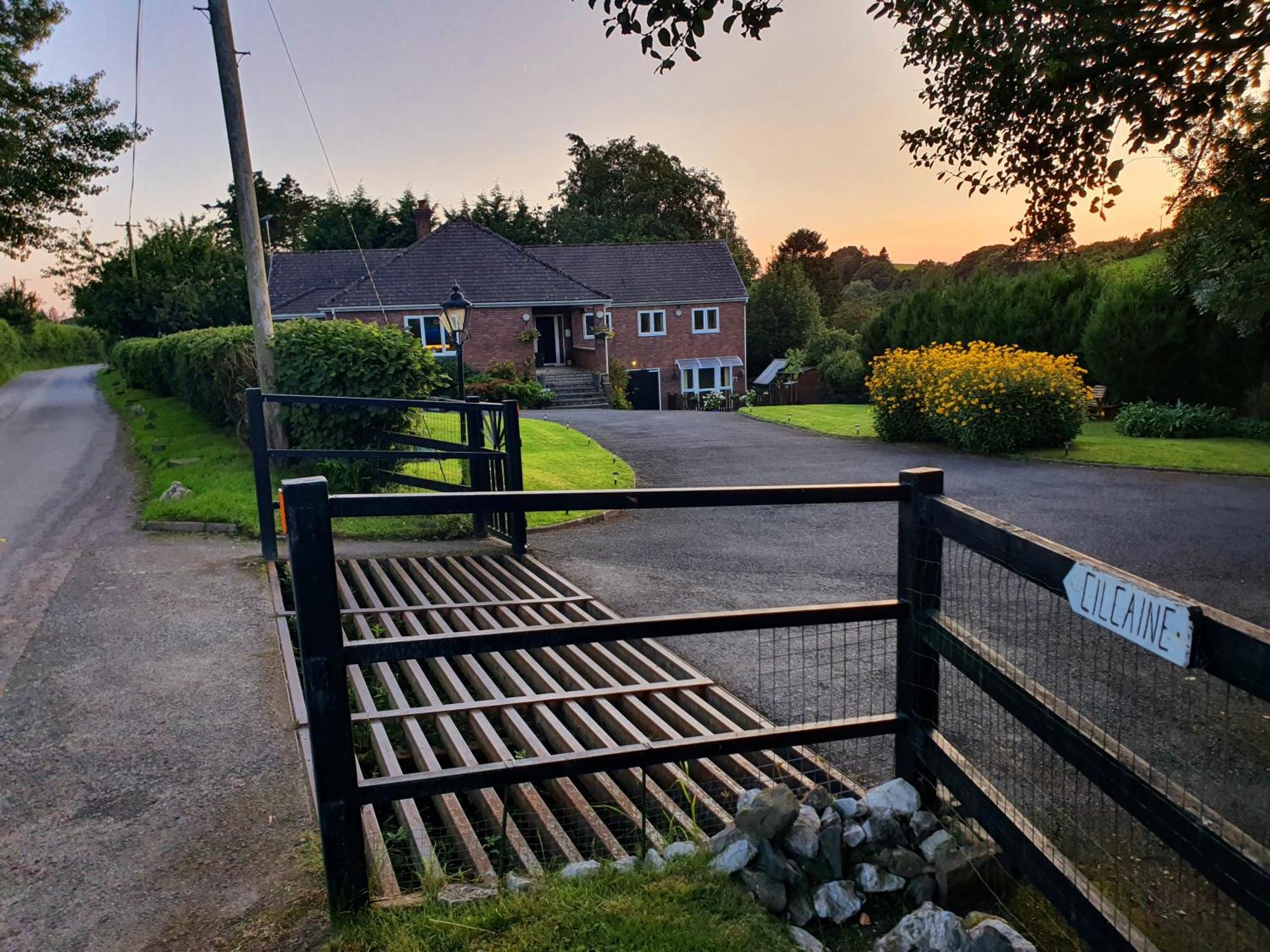 Idyllic 2 Bedroom Self-Contained Upsidedown Annexe Llandrindod Wells Exteriör bild