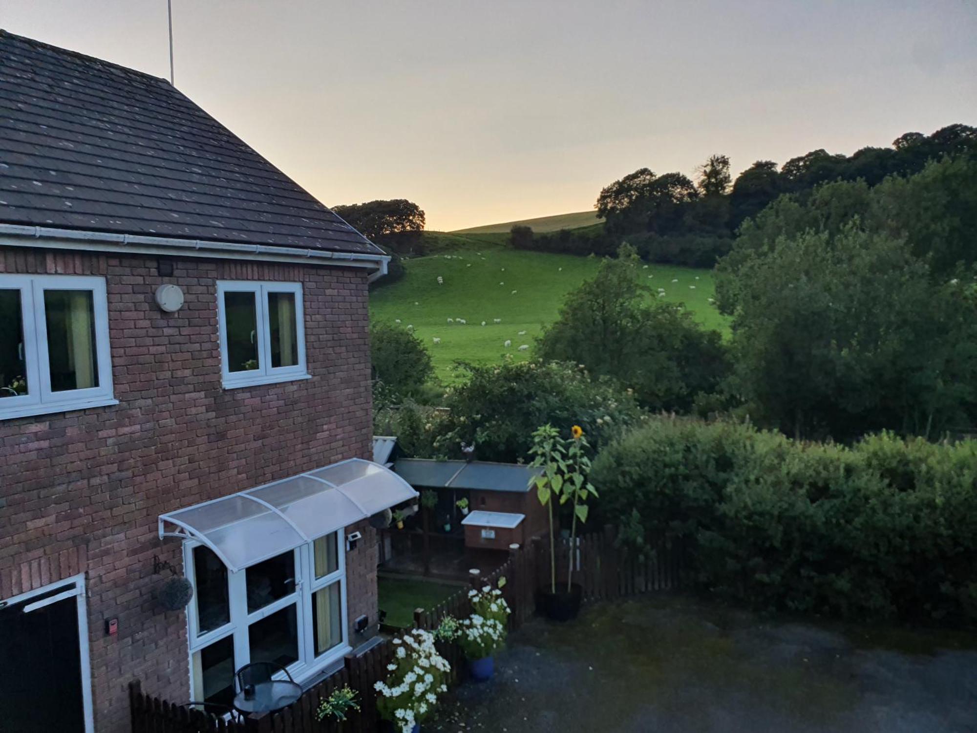 Idyllic 2 Bedroom Self-Contained Upsidedown Annexe Llandrindod Wells Exteriör bild