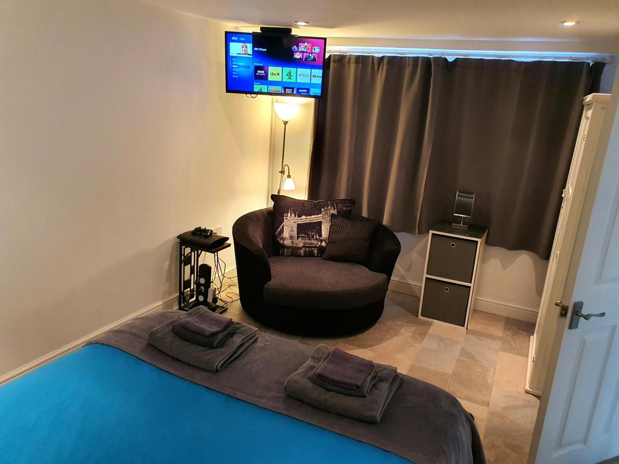 Idyllic 2 Bedroom Self-Contained Upsidedown Annexe Llandrindod Wells Exteriör bild