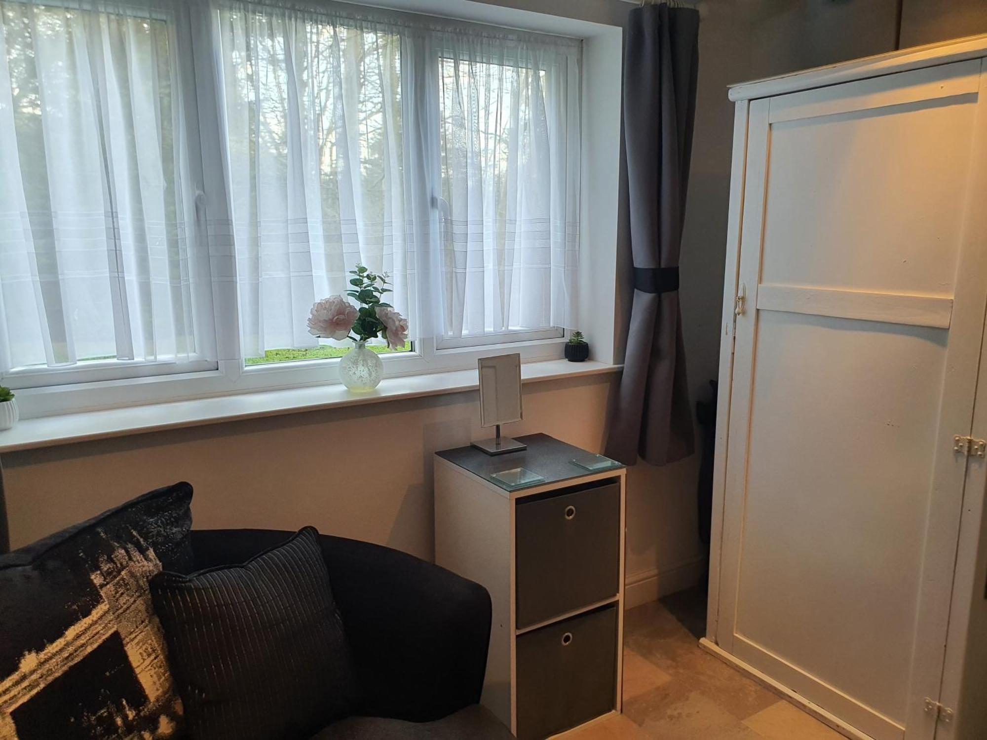 Idyllic 2 Bedroom Self-Contained Upsidedown Annexe Llandrindod Wells Exteriör bild