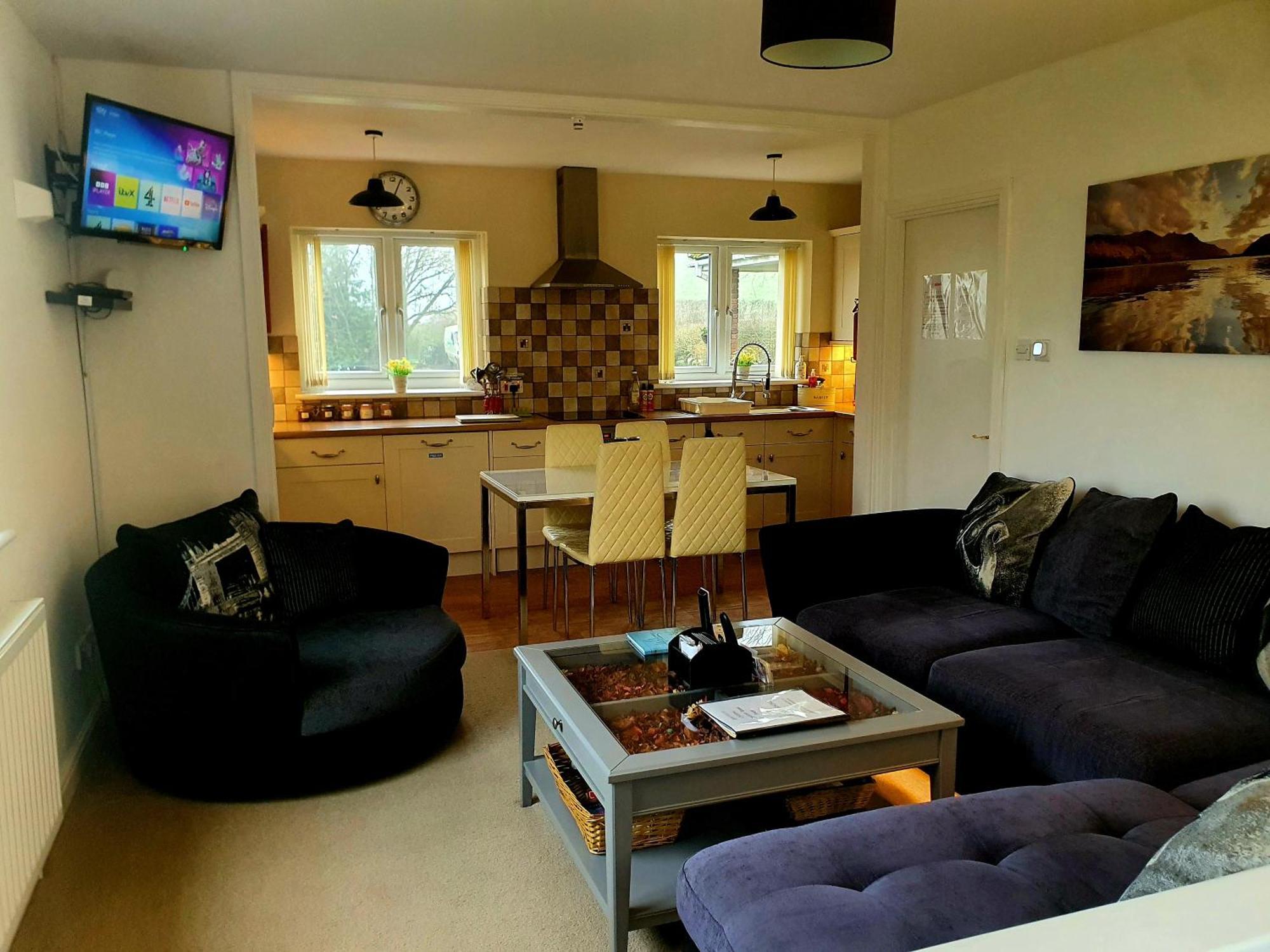 Idyllic 2 Bedroom Self-Contained Upsidedown Annexe Llandrindod Wells Exteriör bild