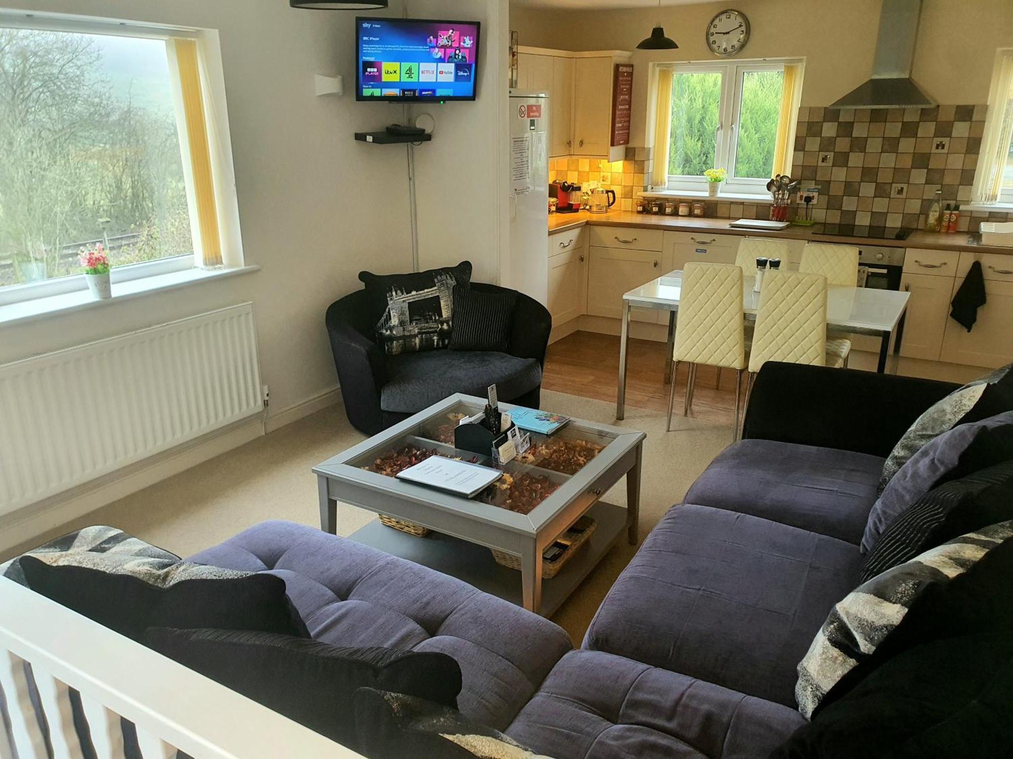 Idyllic 2 Bedroom Self-Contained Upsidedown Annexe Llandrindod Wells Exteriör bild