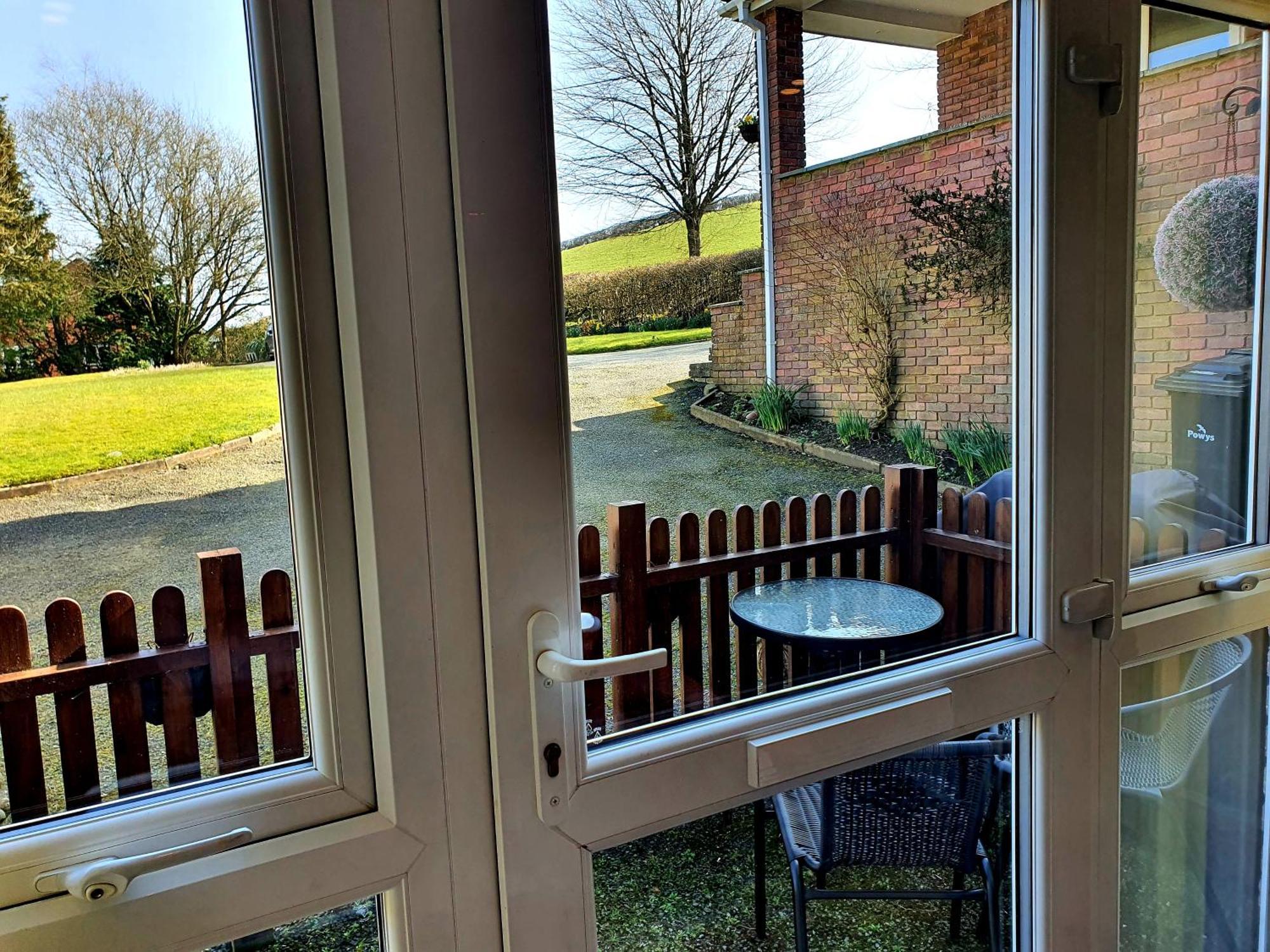 Idyllic 2 Bedroom Self-Contained Upsidedown Annexe Llandrindod Wells Exteriör bild
