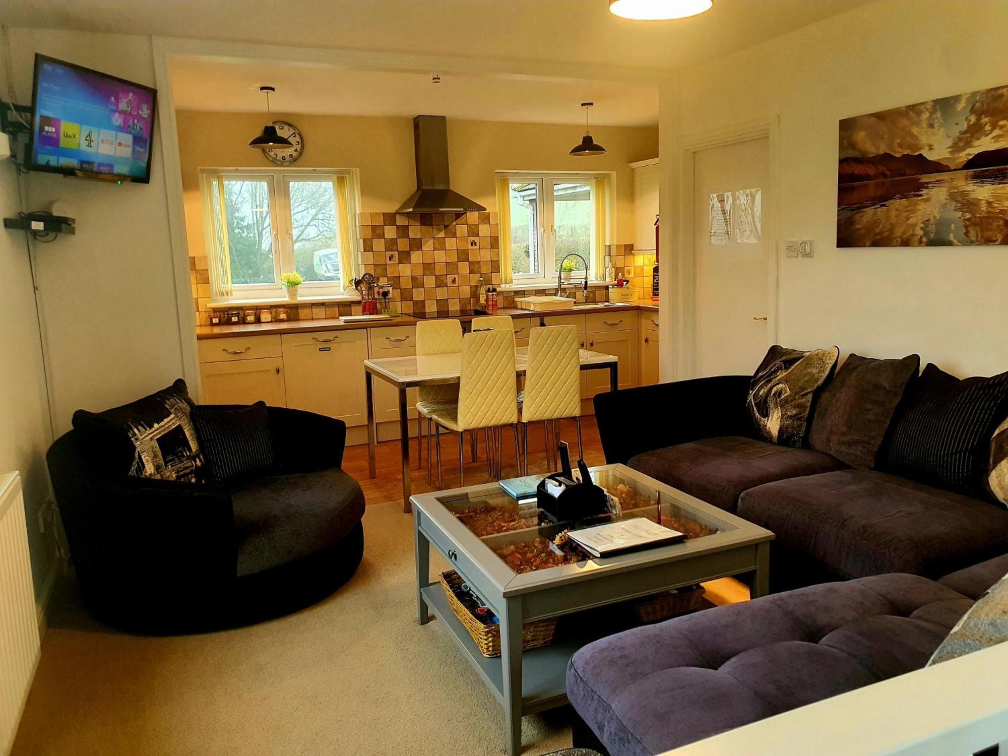 Idyllic 2 Bedroom Self-Contained Upsidedown Annexe Llandrindod Wells Exteriör bild