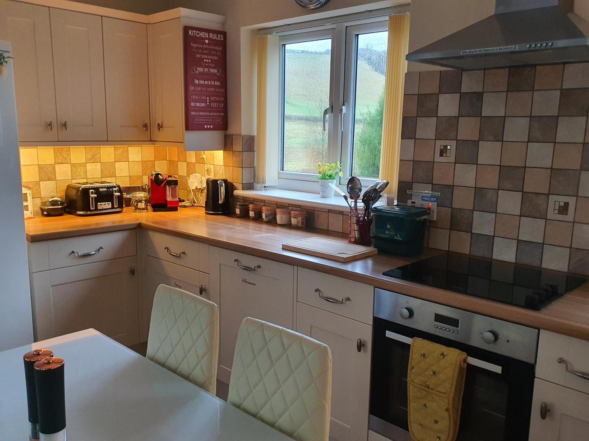 Idyllic 2 Bedroom Self-Contained Upsidedown Annexe Llandrindod Wells Exteriör bild
